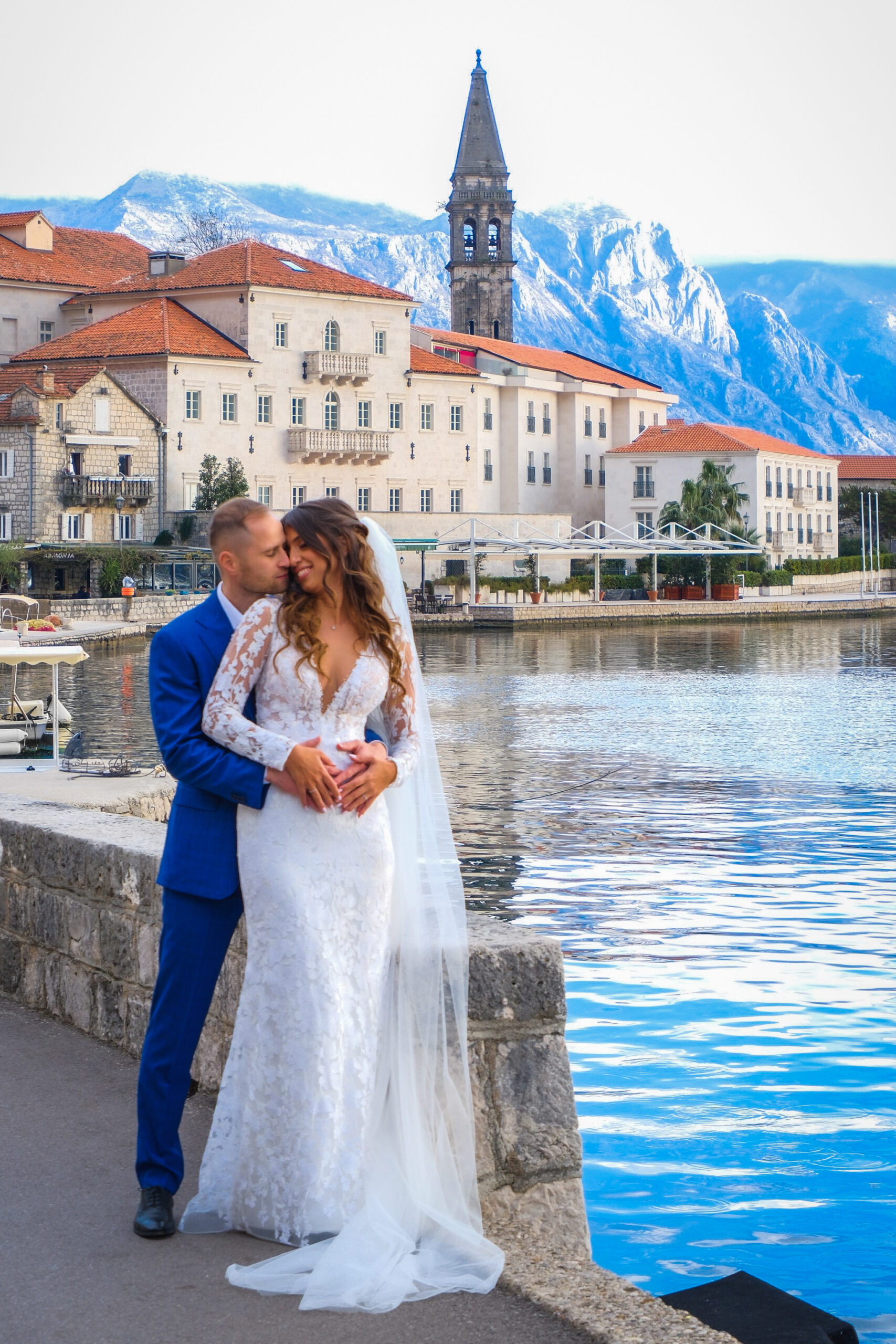 Wedding photography — beautifully candid